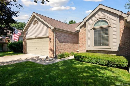227 Sisu Knoll Dr, Brighton, MI, 48116-2442 | Card Image
