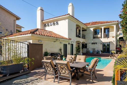 736 14th St, Huntington Beach, CA, 92648-3437 | Card Image