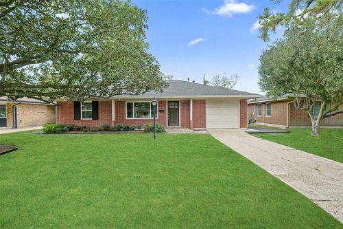 2015 Woodcrest Dr, Houston, TX, 77018-5040 | Card Image