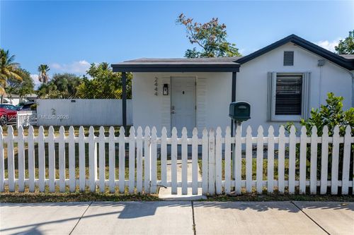 2444 Roosevelt St, Hollywood, FL, 33020-2635 | Card Image