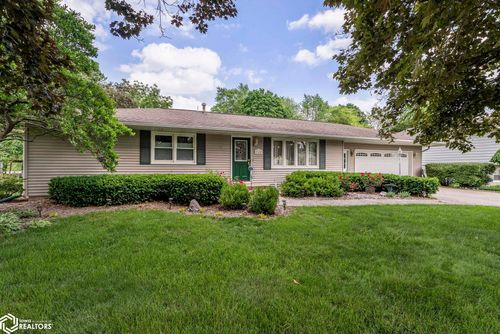 742 S 10th Ave, Washington, IA, 52353-1304 | Card Image