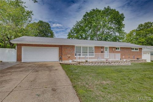 211 Carter St, Farmington, MO, 63640-2244 | Card Image
