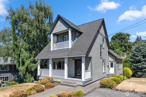 160 S 1st St, Kalama, WA, 98625-9666 | Card Image
