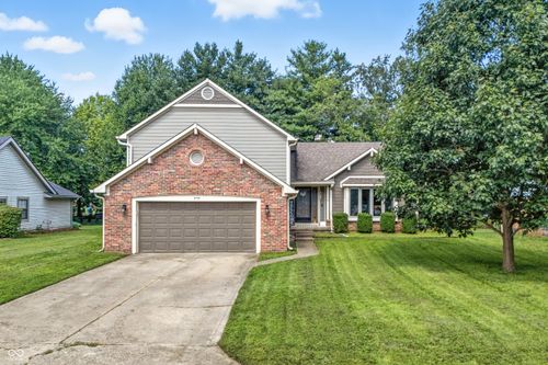 8448 Seattle Slew Ln, Indianapolis, IN, 46217-4896 | Card Image