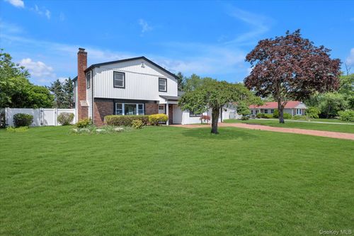 26 Malvern Ln, Stony Brook, NY, 11790-2835 | Card Image