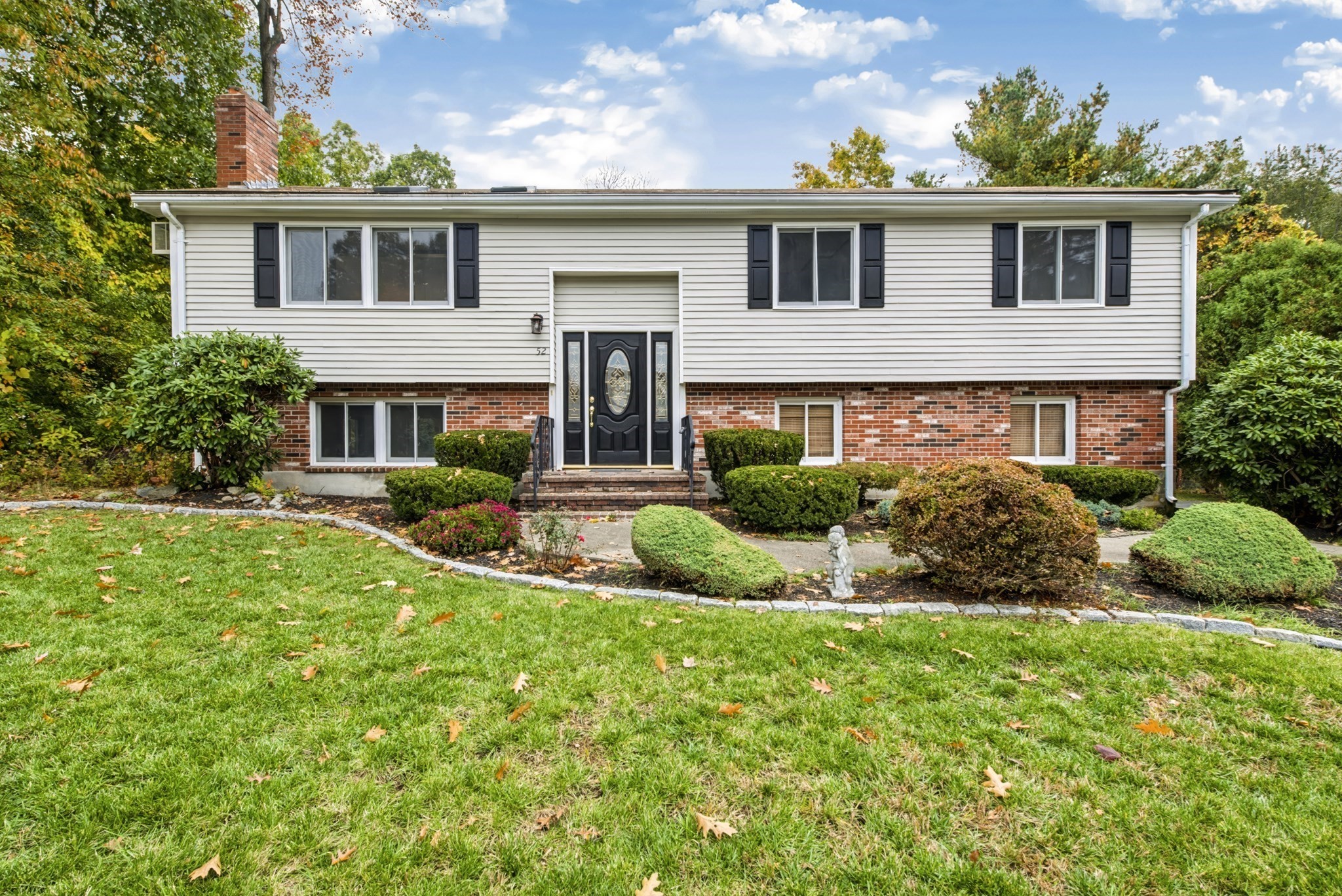 52 Tanglewood Dr, For Sale in Stoughton - eXp Realty