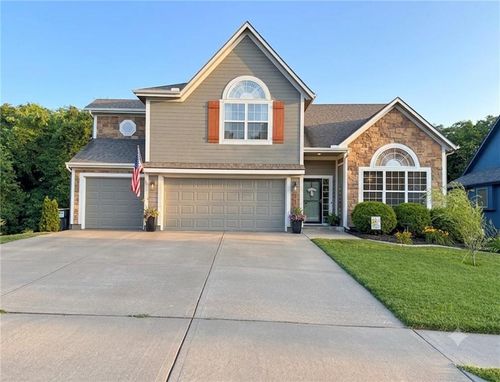 919 S 12th St, Louisburg, KS, 66053-8402 | Card Image