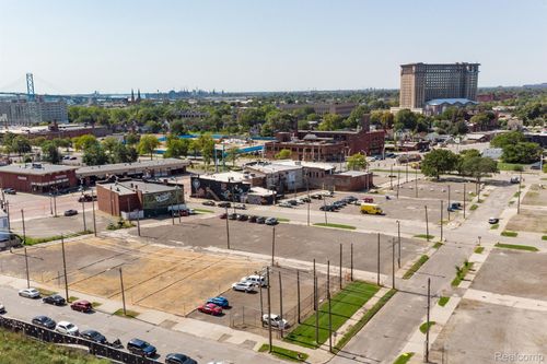 2287 Cochrane St, Detroit, MI, 48216-1365 | Card Image