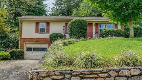 306 Highfield Rd, Salem, VA, 24153-3260 | Card Image