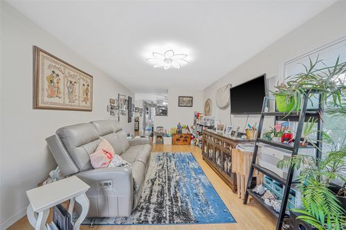 272 E Harrison St, Long Beach, NY, 11561-2230 | Card Image