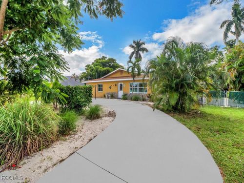 24 5th St, BONITA SPRINGS, FL, 34134-7307 | Card Image