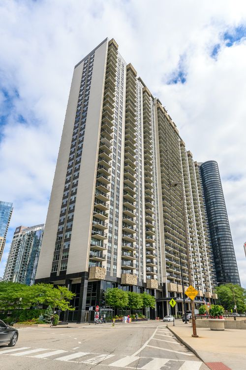 905-400 Randolph St, Chicago, IL, 60601-5021 | Card Image