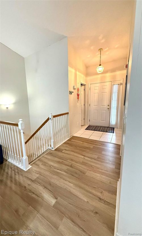 2256 Fairway Cir, Canton, MI, 48188-2089 | Card Image