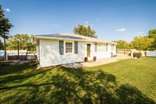 1009 E 11th St, Concordia, KS, 66901-4505 | Card Image