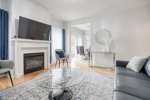 2 Horn St, Stouffville, ON, L4A0X9 | Card Image