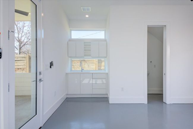 Not only is the garage / flex space climate controlled with its own mini split system, it also has a full bathroom and wet bar for owner/guests or short term renters to use. | Image 32