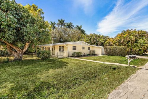 81 Glenmont Dr W, North Fort Myers, FL, 33917-4115 | Card Image