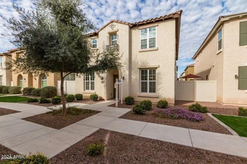 957 S Wallrade Ln, Gilbert, AZ, 85296-1494 | Card Image