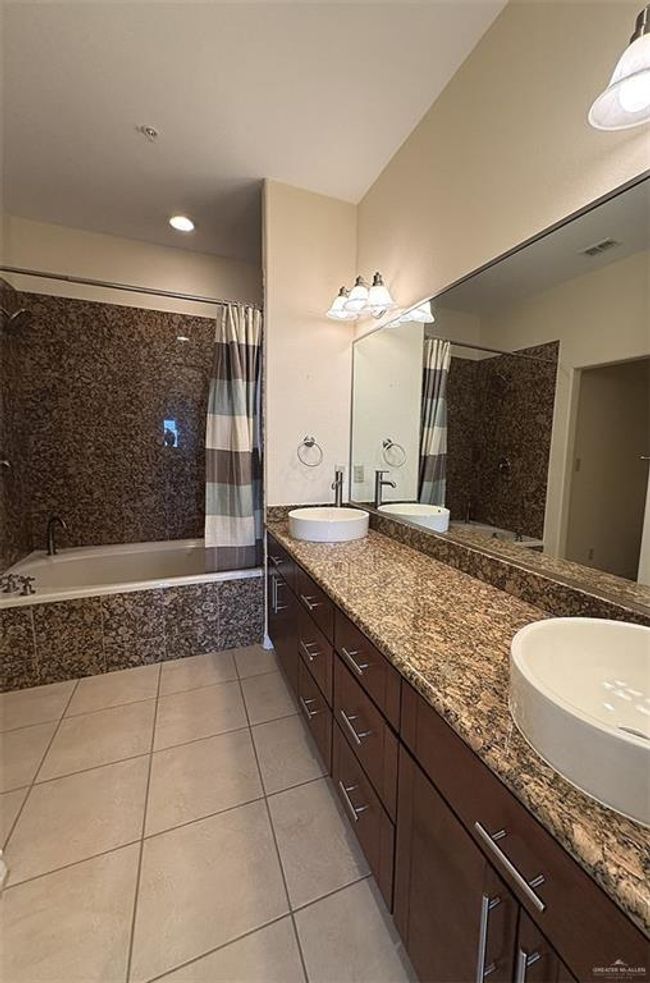 3303 - 301 E Houston St, Condo with 2 bedrooms, 2 bathrooms and null parking in Port Isabel TX | Image 23