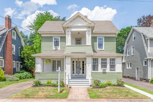 27 Thornton St, Hamden, CT, 06517-1321 | Card Image