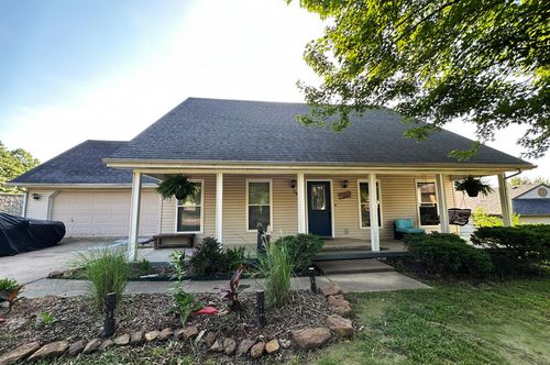 880 Redel Pl, Bolivar, MO, 65613-1290 | Card Image