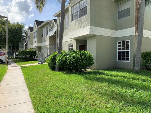 4-17500 Nw 67th Pl, Hialeah, FL, 33015-5844 | Card Image