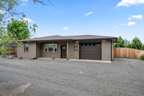 22 Se Hoff Ln, Madras, OR, 97741-2002 | Card Image