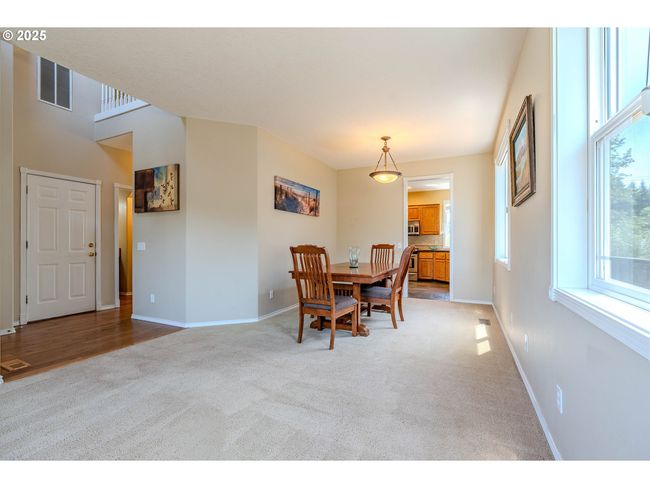 308 Sw 38 Th Loop, House other with 4 bedrooms, 3 bathrooms and 3 parking in Gresham OR | Image 9