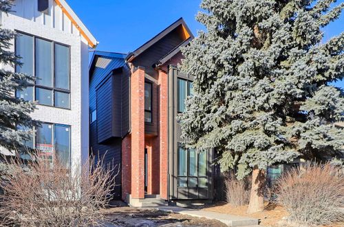 915 32 St Nw, Calgary, AB, T2N2W3 | Card Image