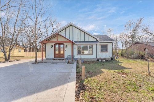 1611 Backus Ave, Springdale, AR, 72762-2215 | Card Image
