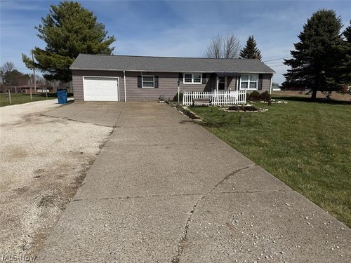 6395 Easton St Ne, Louisville, OH, 44641 | Card Image