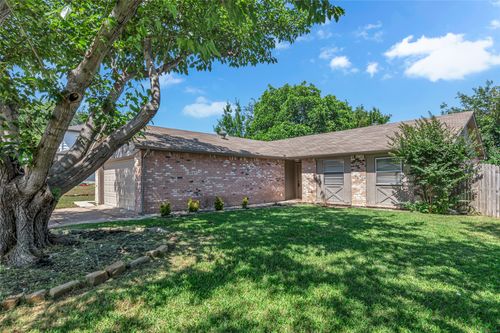 7616 Clover Ln, Watauga, TX, 76148-1707 | Card Image