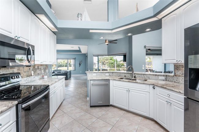 15674 Applewhite Cir, House other with 3 bedrooms, 3 bathrooms and null parking in Port Charlotte FL | Image 5