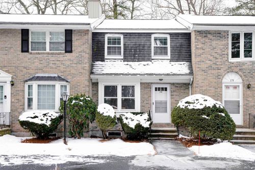 174 Fieldstone Dr, Londonderry, NH, 03053-2711 | Card Image