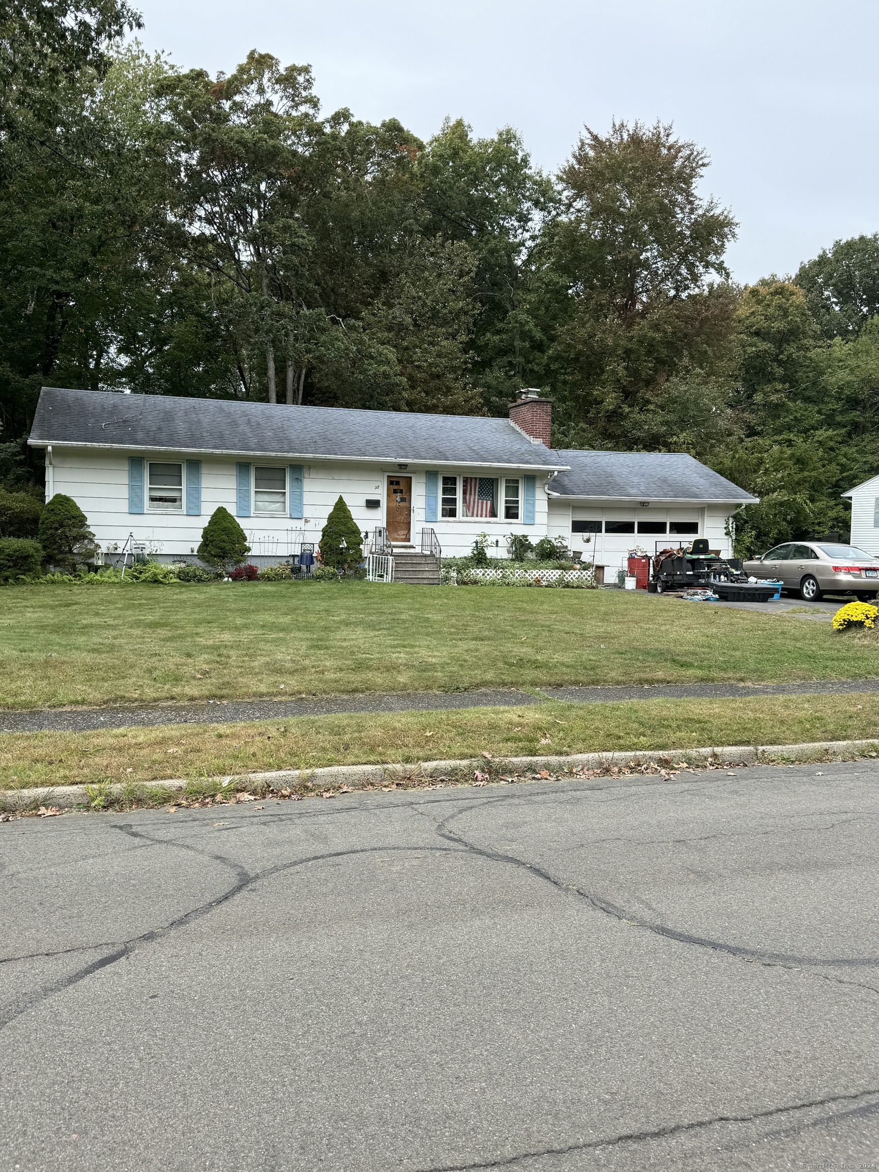 Grove Rd, North Haven, CT 06473