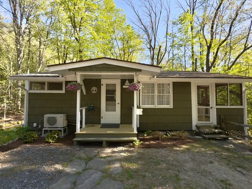 12 Cherry Rd, Williamsburg, MA, 01096-9781 | Card Image