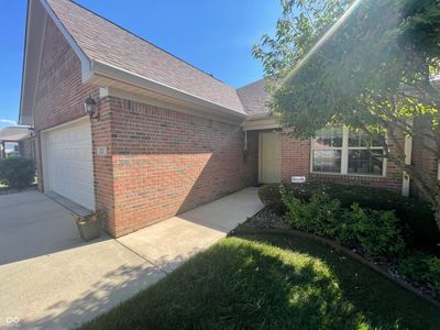 4725 W Harrisburg Court, Condo with 3 bedrooms, 2 bathrooms and null parking in New Palestine IN | Image 2