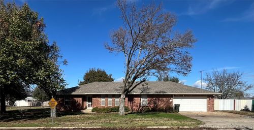 940 Durango St, Ardmore, OK, 73401-7738 | Card Image