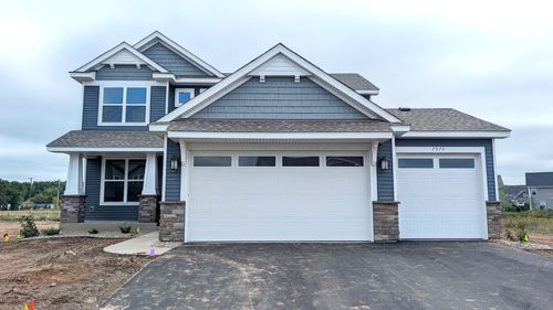 7975 41st St N, Oakdale, MN, 55128-7604 | Card Image
