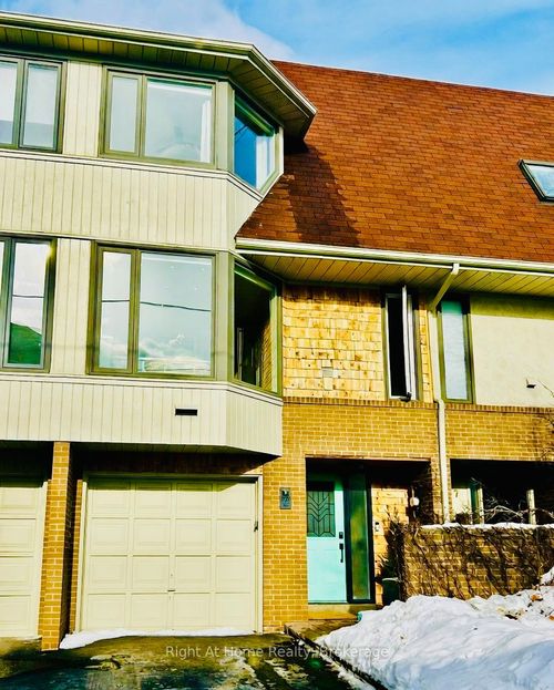 109 Brant St, Oakville, ON, L6K2Z7 | Card Image