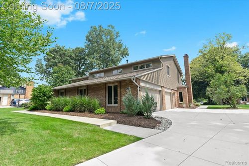 6678 Johnathon Dr, Troy, MI, 48098-2237 | Card Image