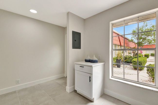 733 Nantucket Cir, Condo with 2 bedrooms, 2 bathrooms and null parking in Lake Worth FL | Image 6