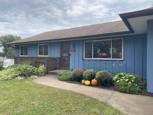 441 Walnut Ln, Apple Valley, MN, 55124-9357 | Card Image