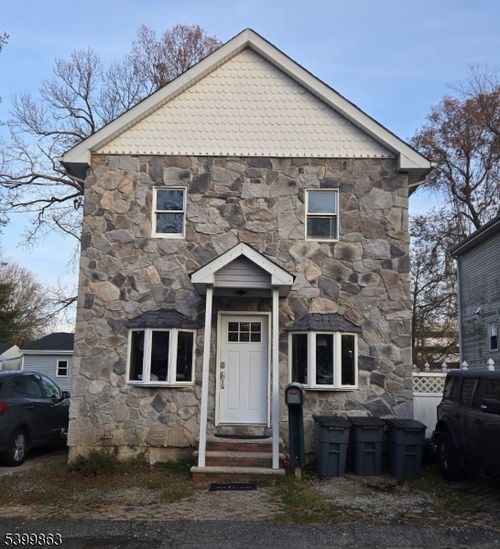 8 Clifton Pl, Fairfield, NJ, 07004-1008 | Card Image