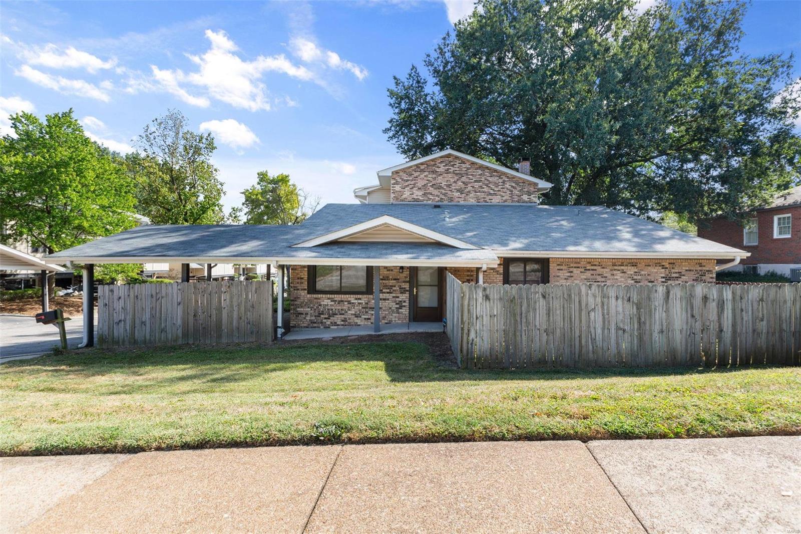 Lionsgate Dr, Saint Louis, MO 63130