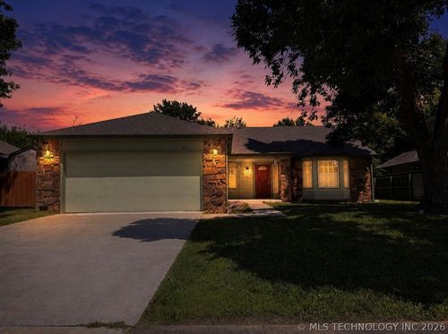 613 S Hemlock Ave, Broken Arrow, OK, 74012-3244 | Card Image