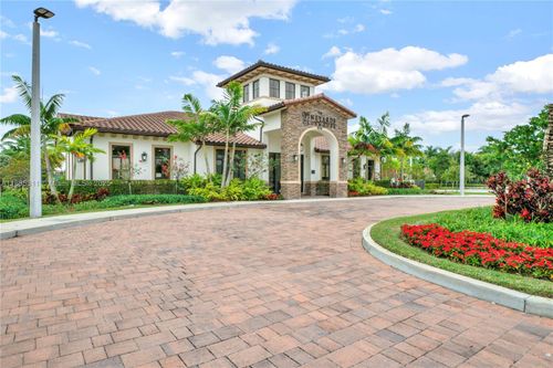 627 Se 34th Ave, Homestead, FL, 33033-7684 | Card Image