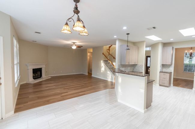 10920 Quarry Oaks Trl, House other with 5 bedrooms, 4 bathrooms and 2 parking in Austin TX | Image 10
