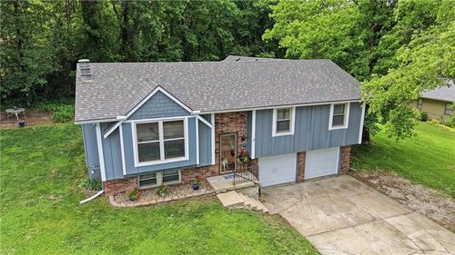 126 Beach Dr, Blue Springs, MO, 64015-9654 | Card Image