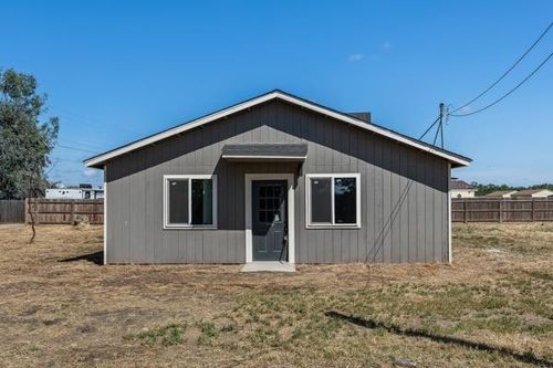 2557 E Stanford Avenue, Pixley, CA, 93256 | Card Image